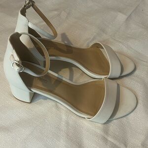 Elegant Luckyy White Women's Heeled Sandals